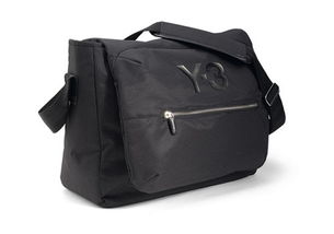 Y 3 時(shí)尚運(yùn)動(dòng)系潮爆單品 極其專一的黑色魔法師