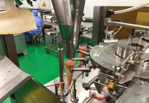 實拍辣條生產工廠,調味師100萬元挖不走, 一盆油 是核心資源