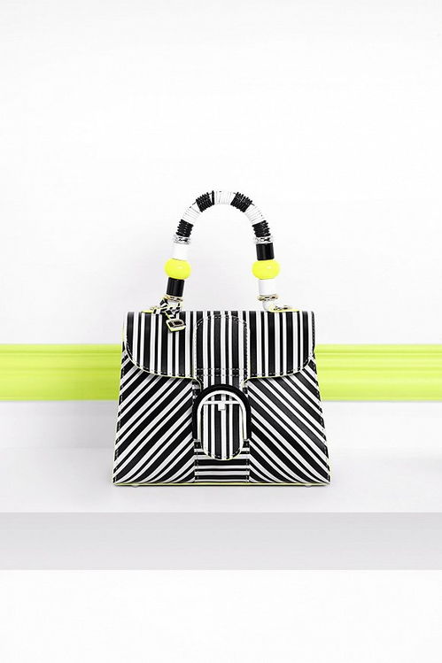 是日美好事物 delvaux把百年傳統包袋玩出街潮風格, 紙片 鋼琴扭轉如黑水晶